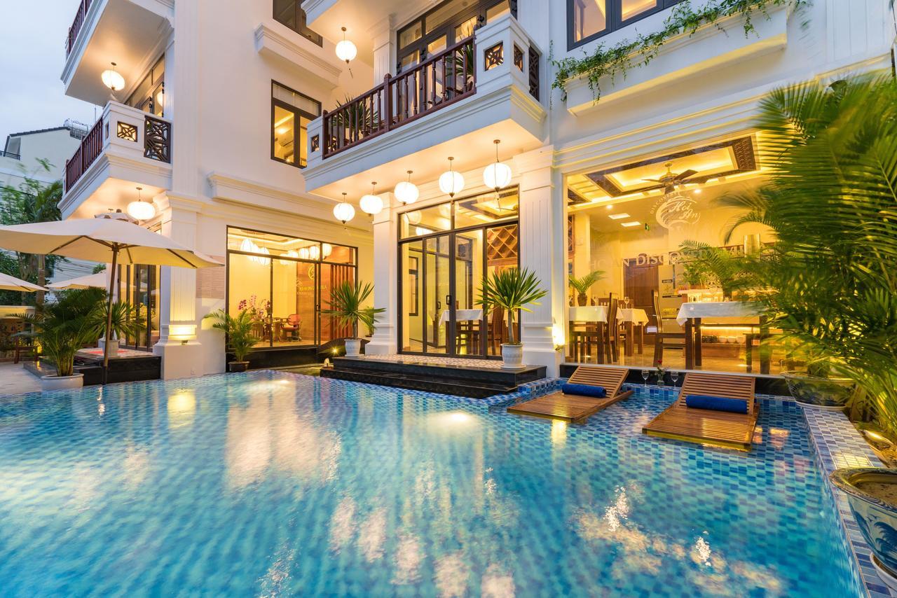 King Suite with Pool View