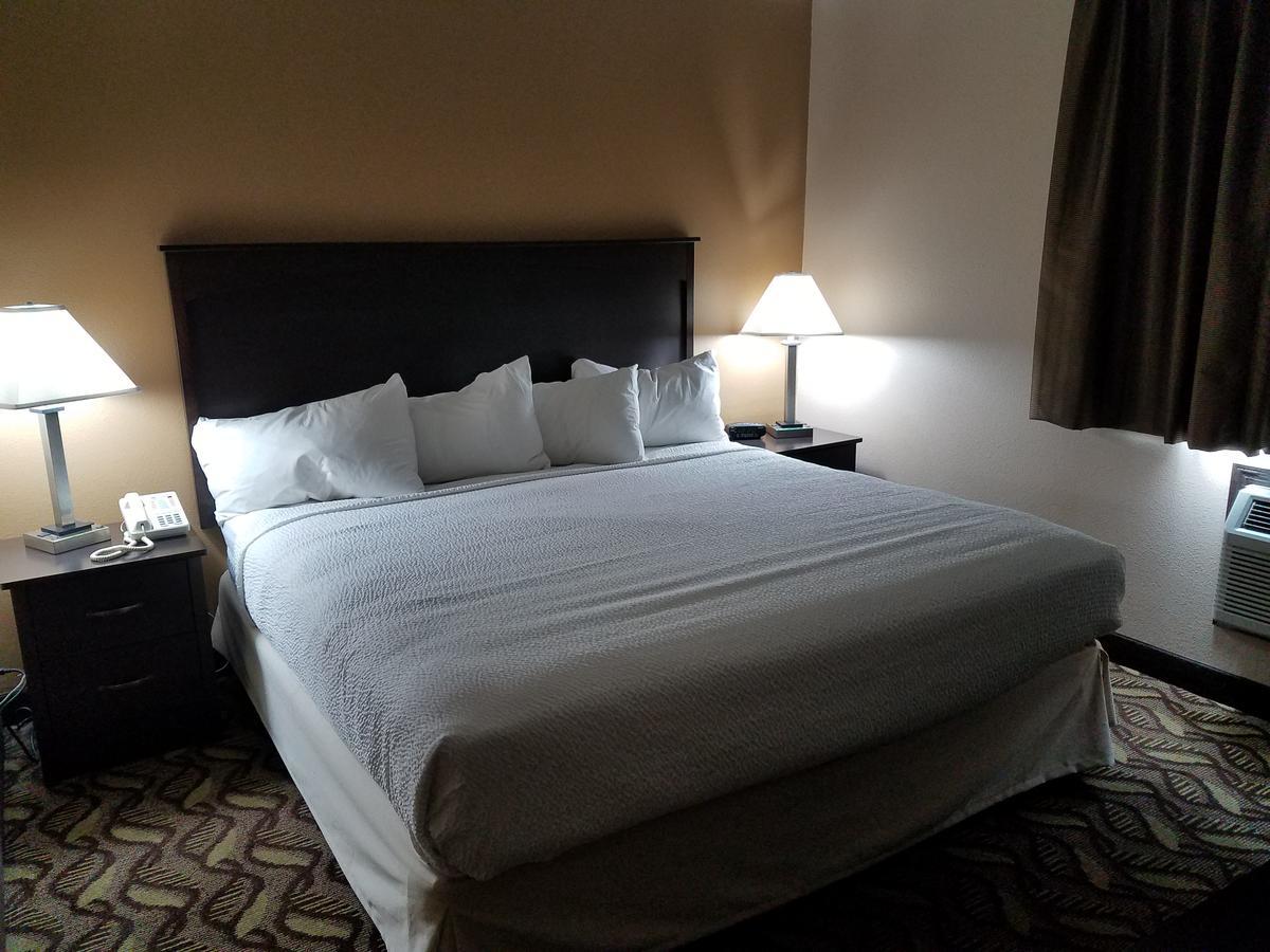 One King Bed Kitchenette Suite Non-Smoking