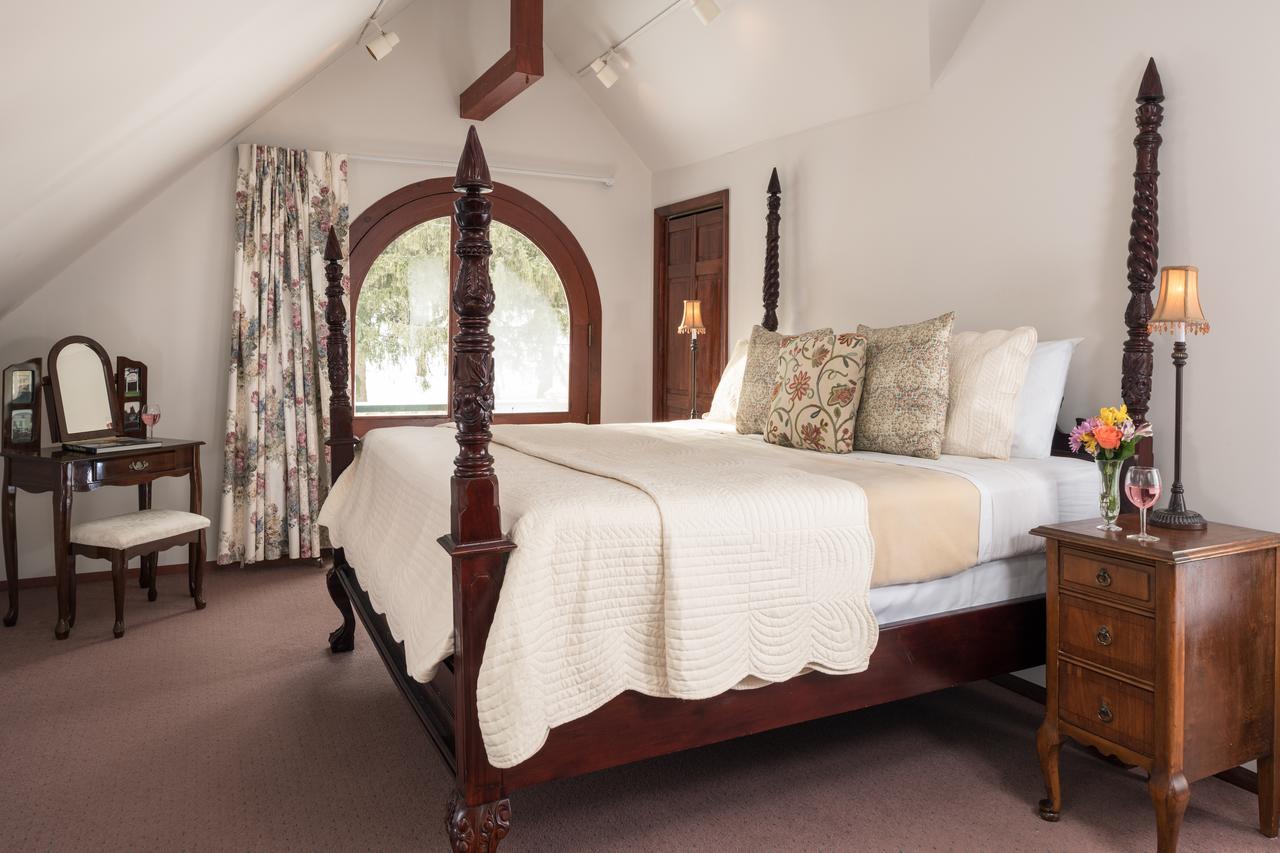 King Room with Lake View