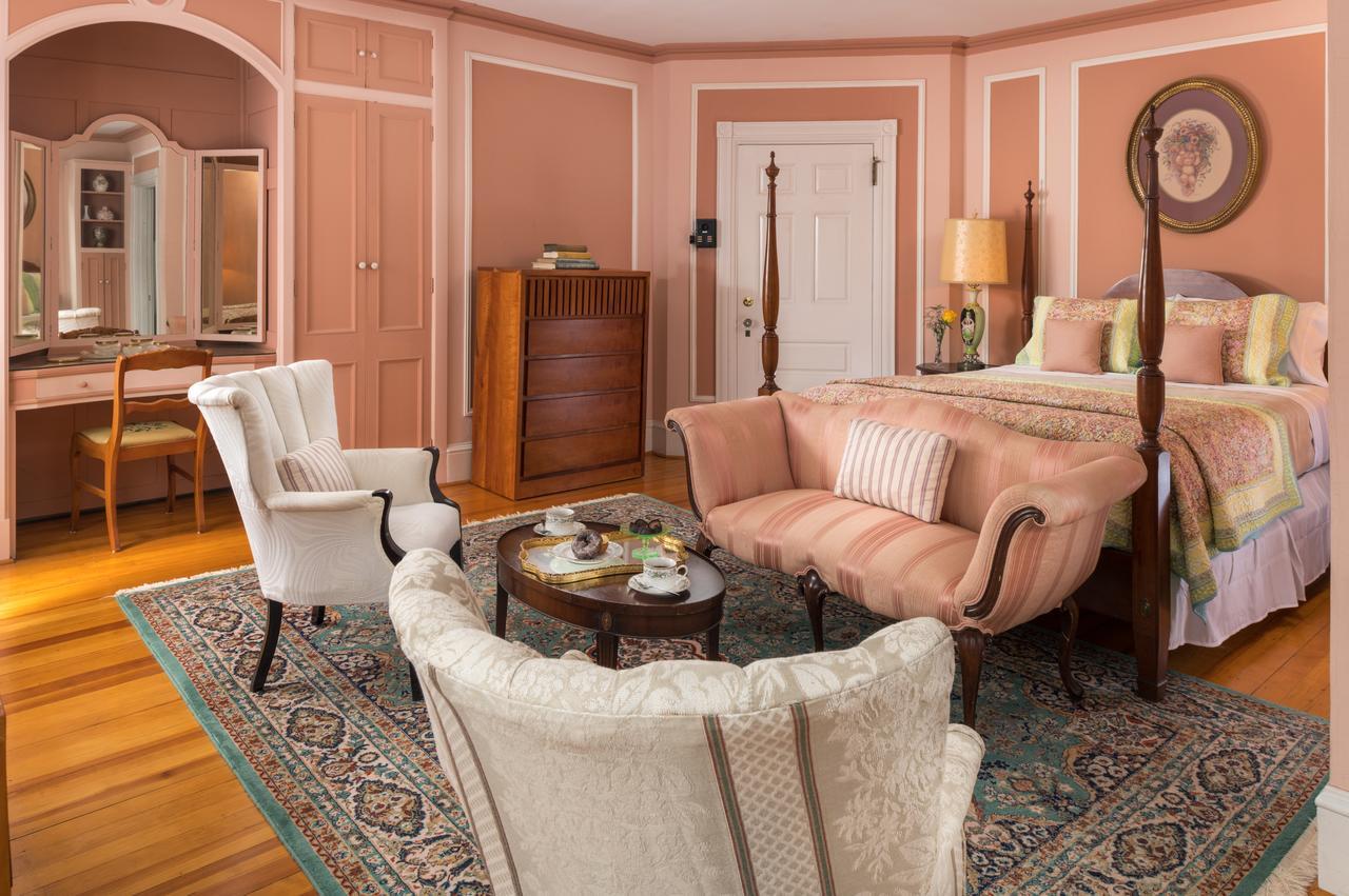 Queen Room with Garden View