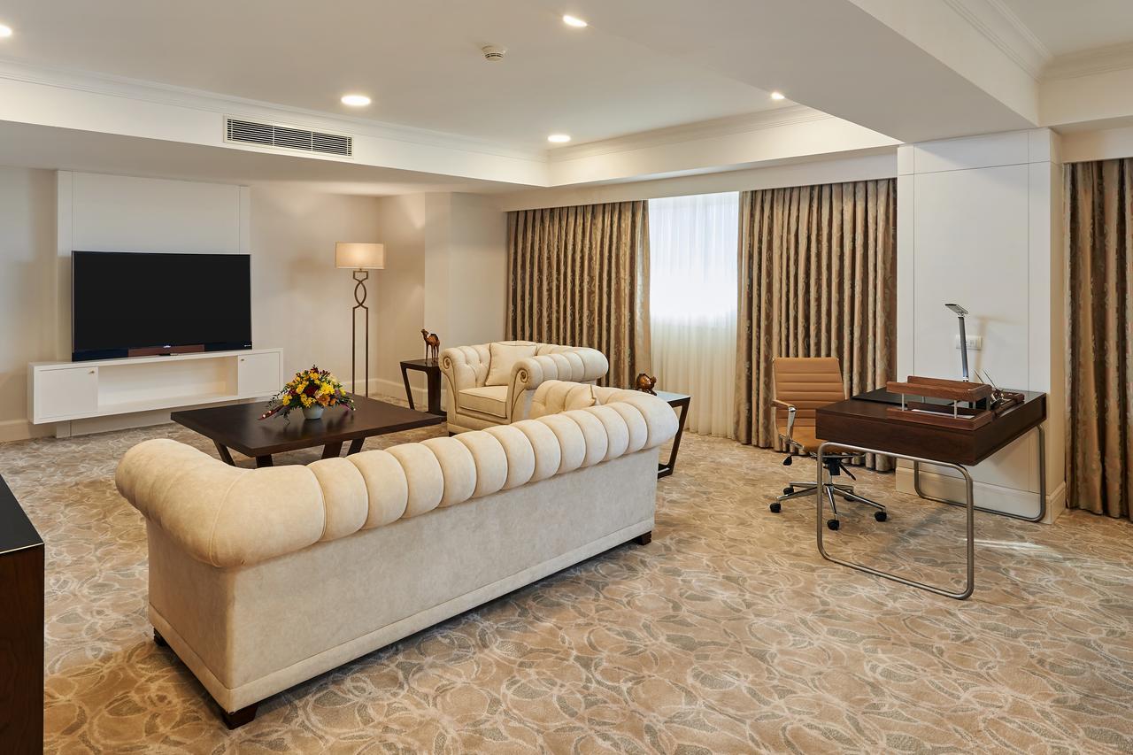 Presidential Suite King Bed,640945812:JPEG