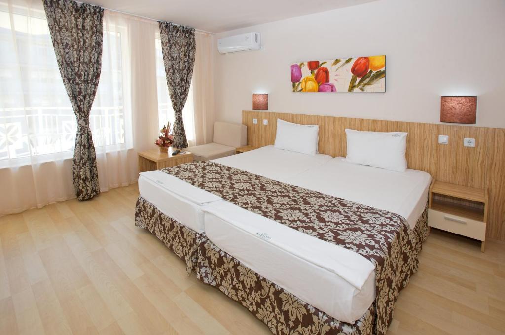Twin Room (2 Adults)