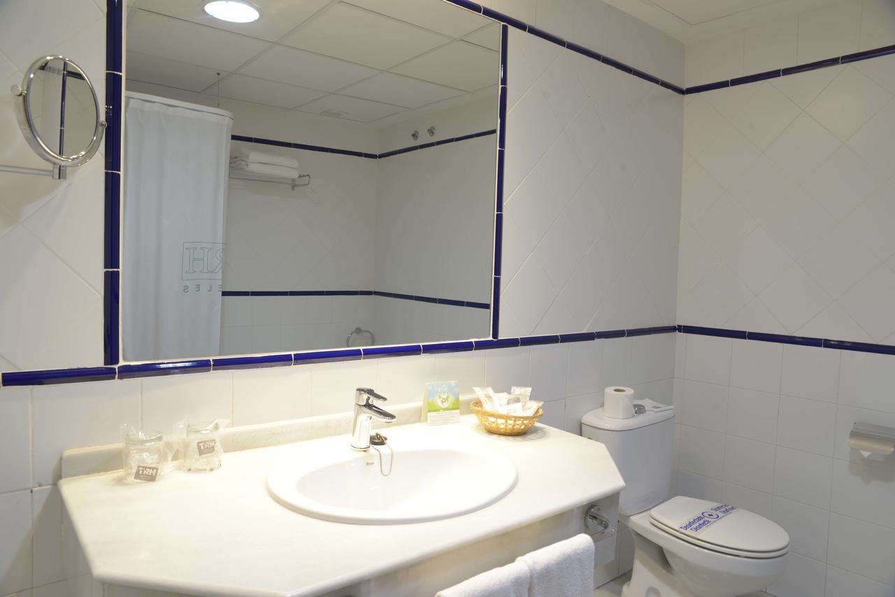 Double Room (2 Adults + 1 Child )