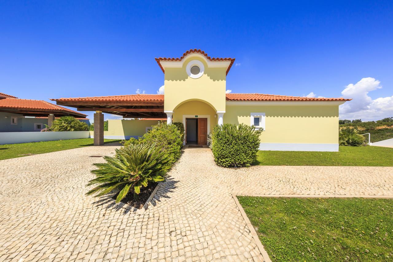 Villa com 4 Quartos e Piscina Privada