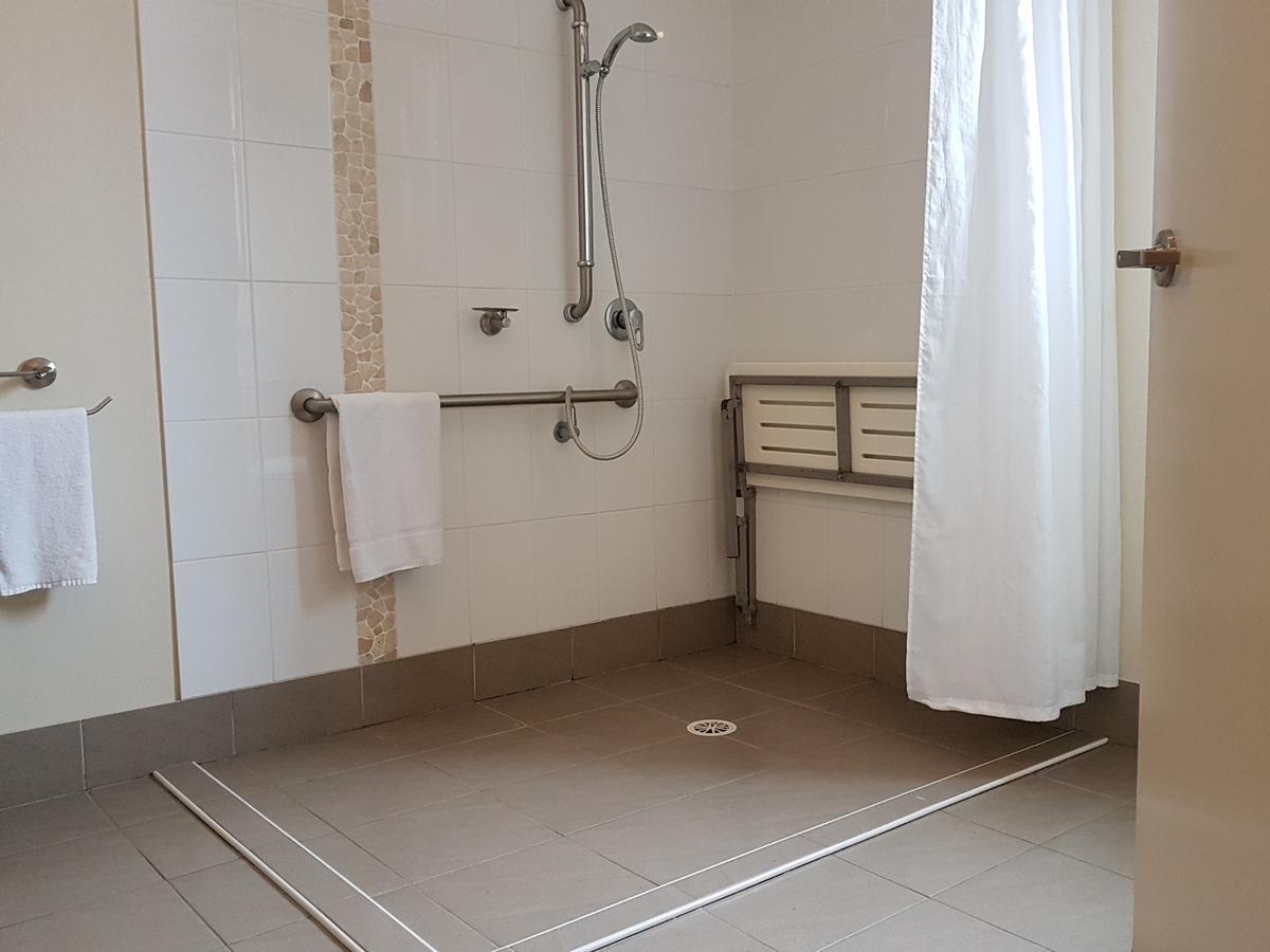 Beach Bungalow with Garden View - Disability Access