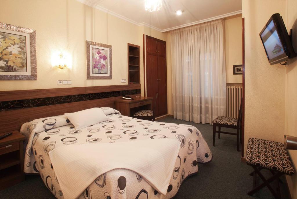 Standard Queen Room