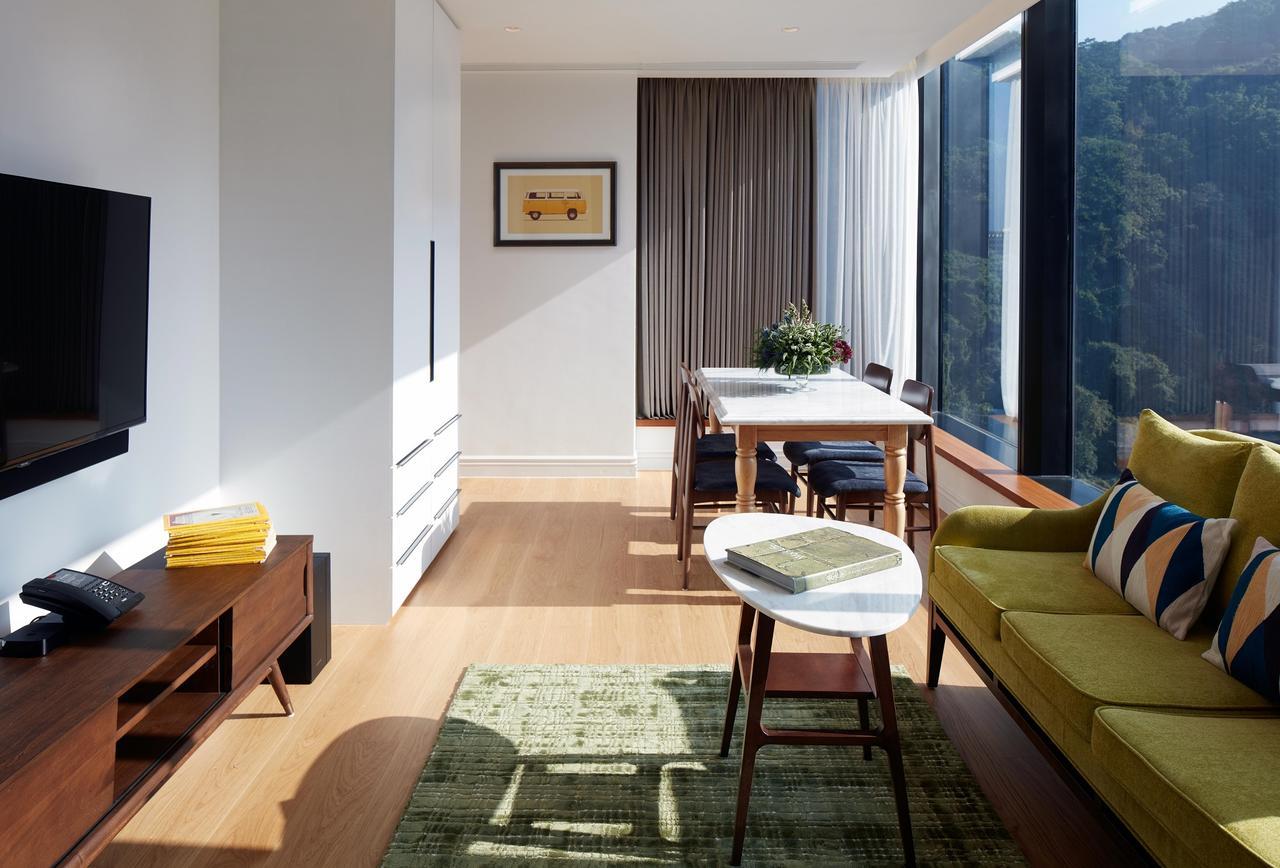 Family Staycation Luxury One-Bedroom Apartment Harbor View Self Prepared Sets & Late Check Out