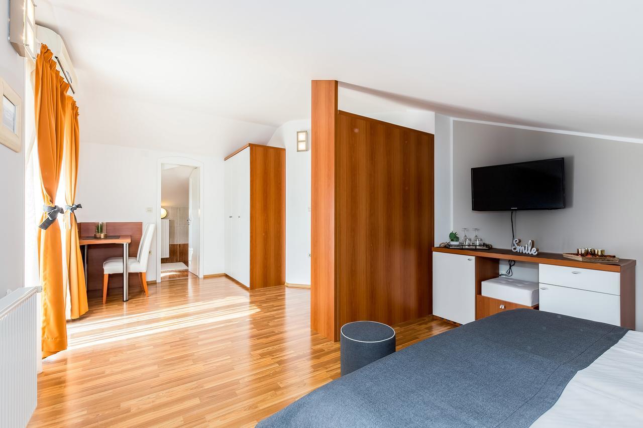 Deluxe tweepersoonskamer met balkon en uitzicht op zee