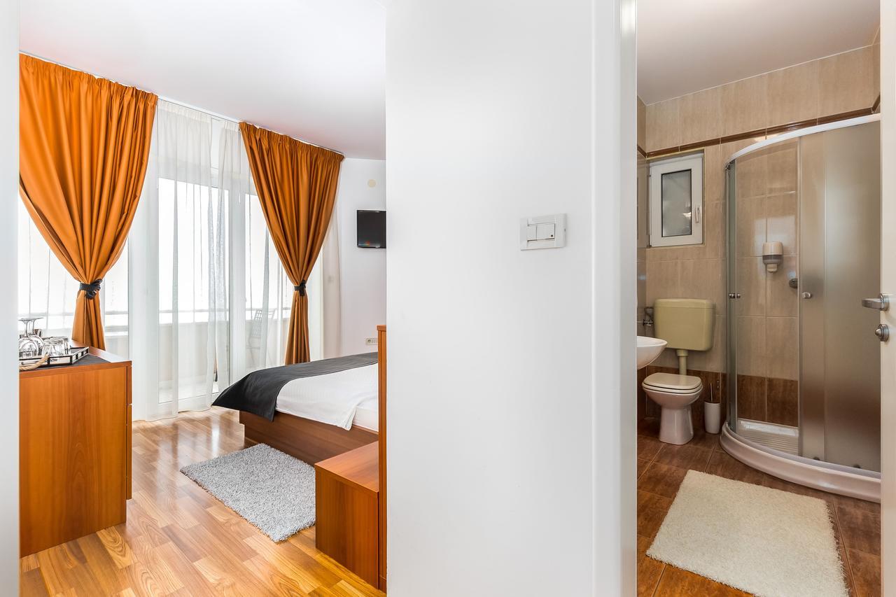 Deluxe tweepersoonskamer met balkon en uitzicht op zee