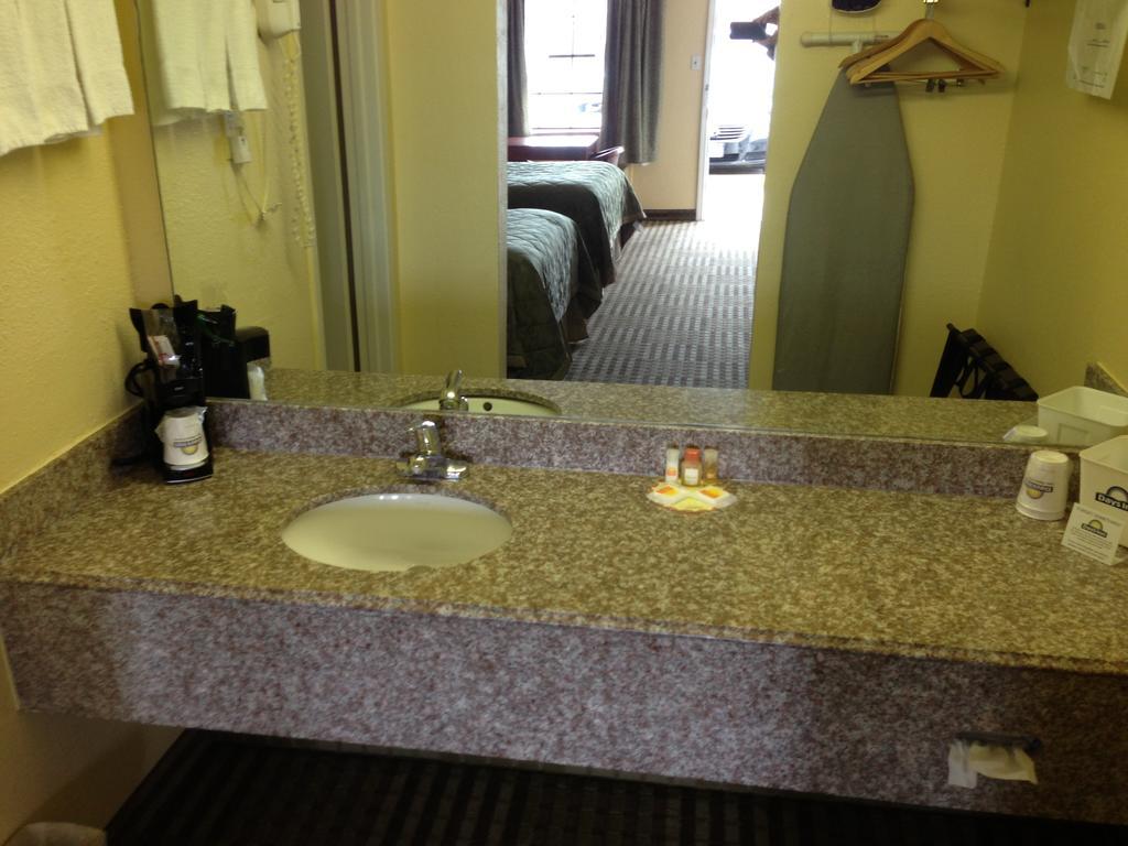 King Room - Non-Smoking
