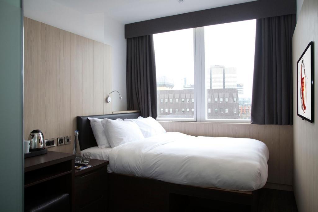 Queen Room,64382470:JPEG