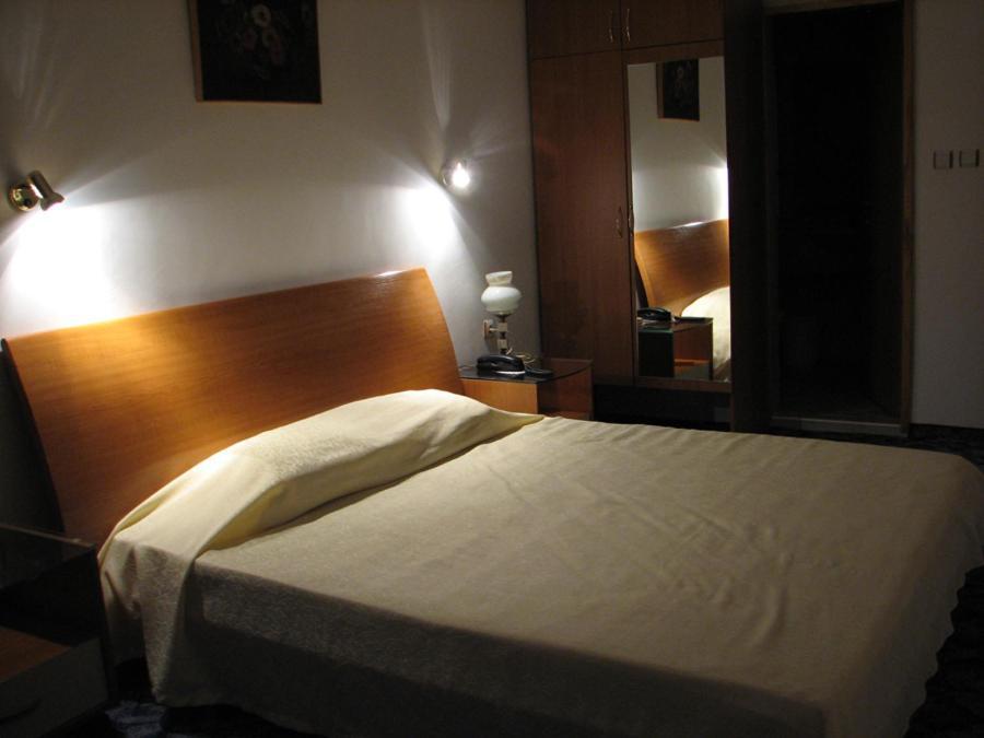 Suite with Balcony (4 Adults),403596678:JPEG
