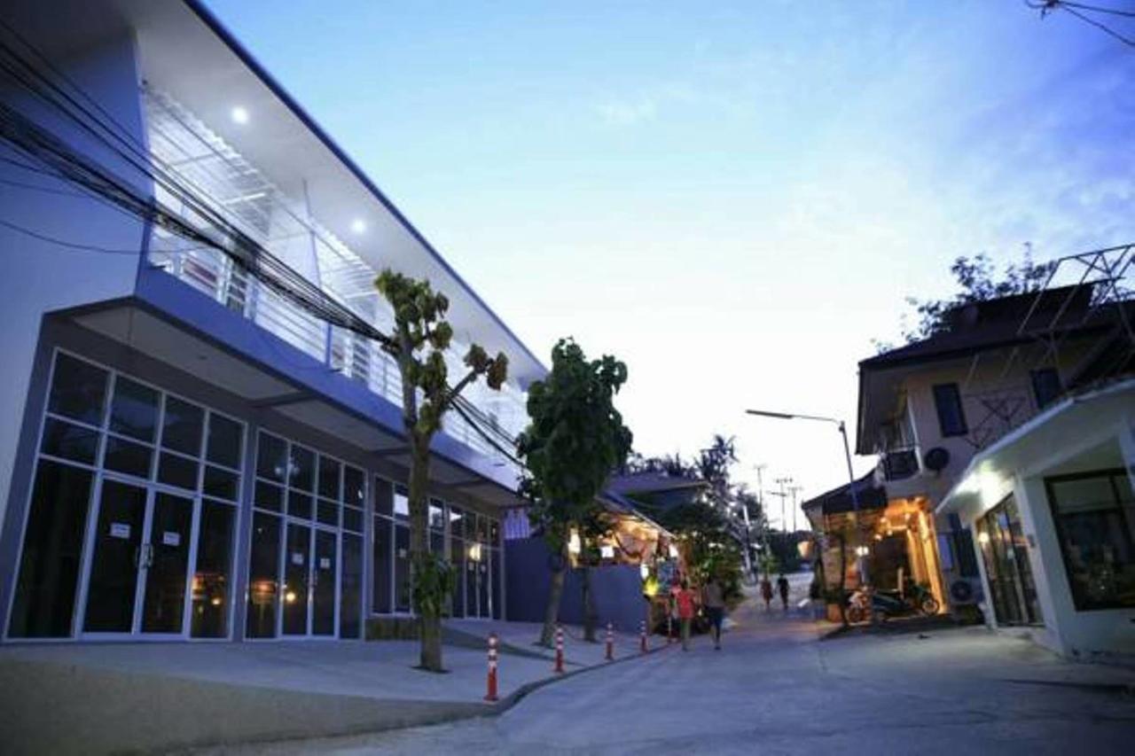 8-Bed Mixed Dormitory Room