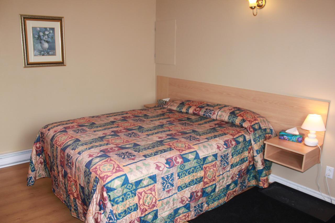 Queen Room - Non-Smoking
