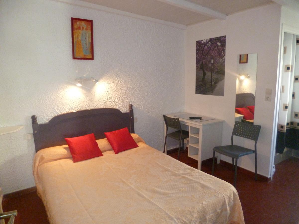 Chambre Double avec Toilettes Communes