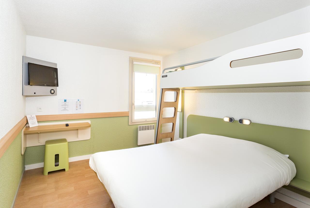 Triple Room One Double Bed One Bunk Bed,644130942:JPEG