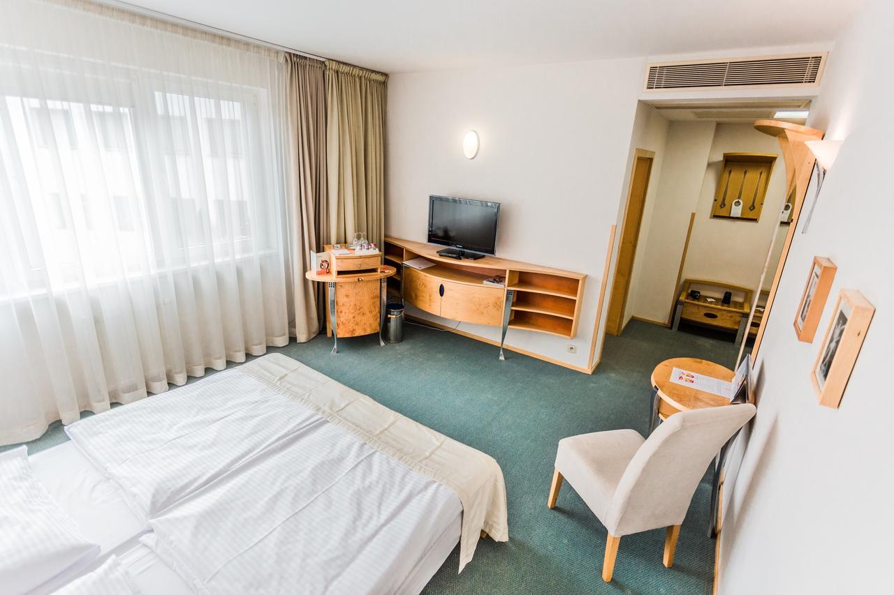 Standard Double or Twin Room,644225808:JPEG