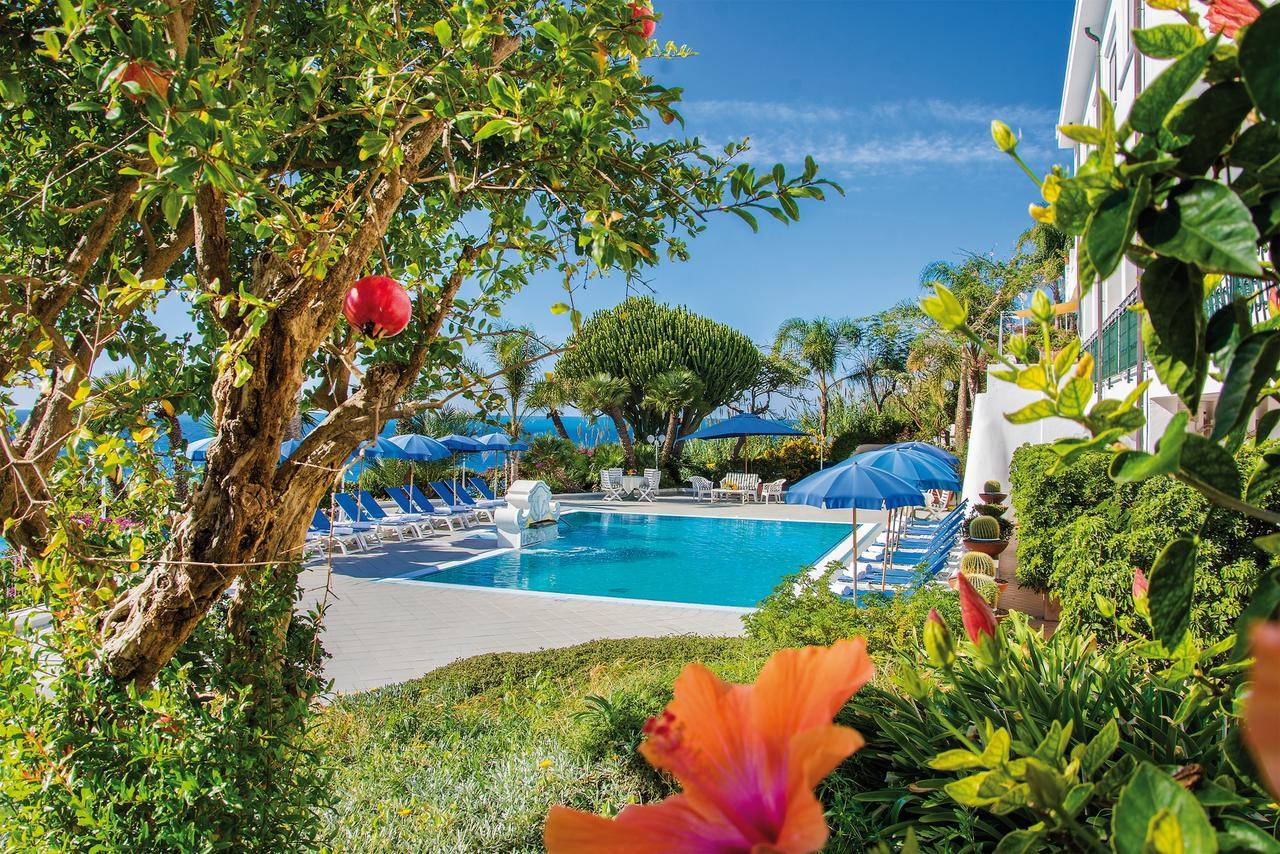 Double or Twin Room with Balcony and Sea View