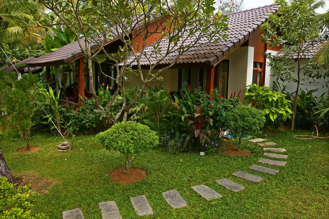 Bungalow with Garden View