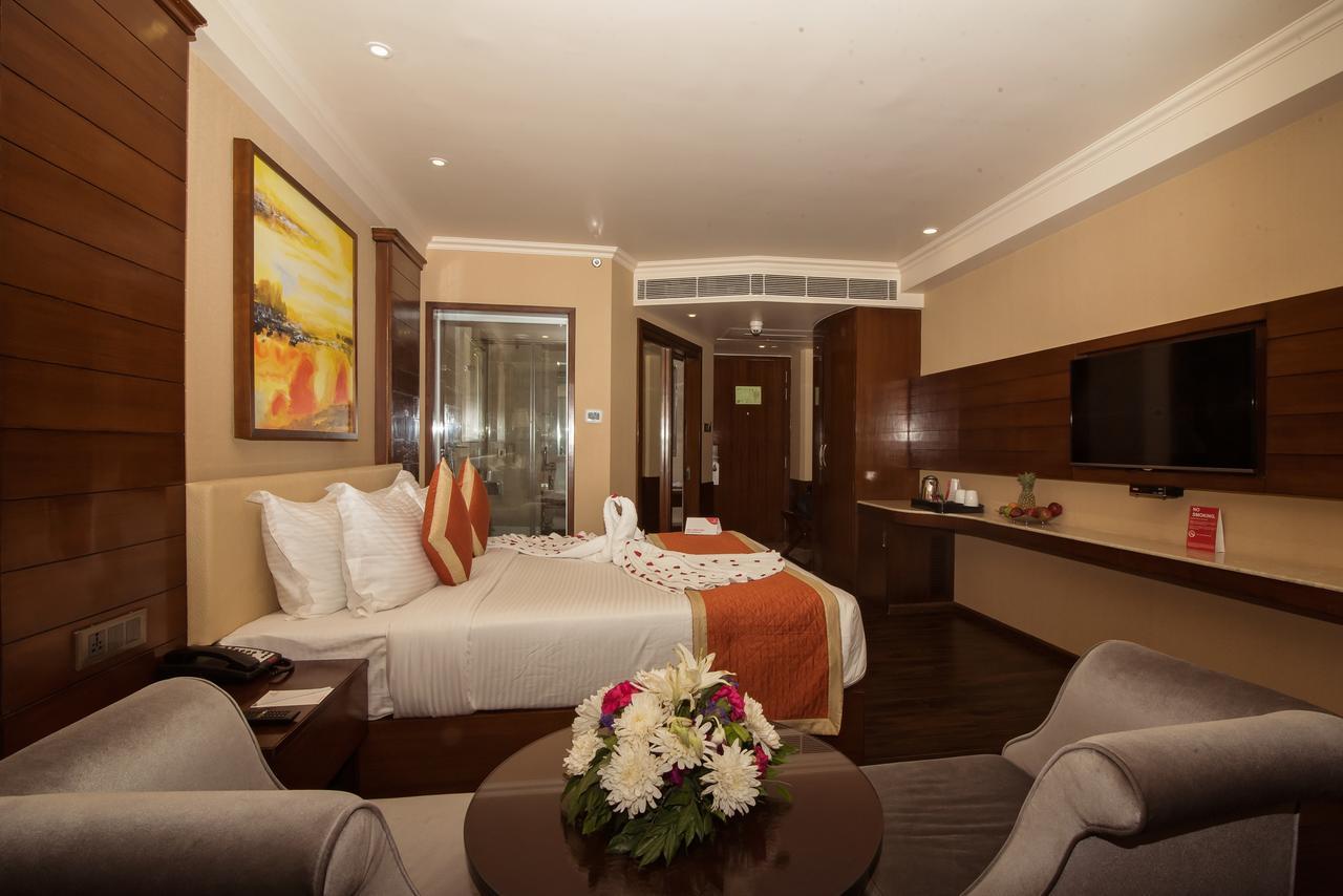 Deluxe Double or Twin RoomEnjoy Happy Hours 11 on Alcoholic Beverages,644803179:JPEG