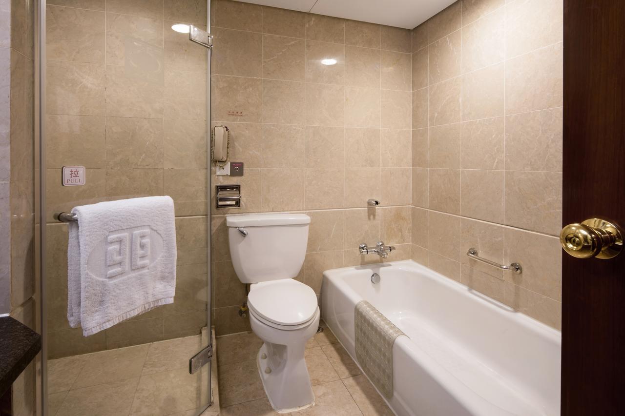 Business Queen Room