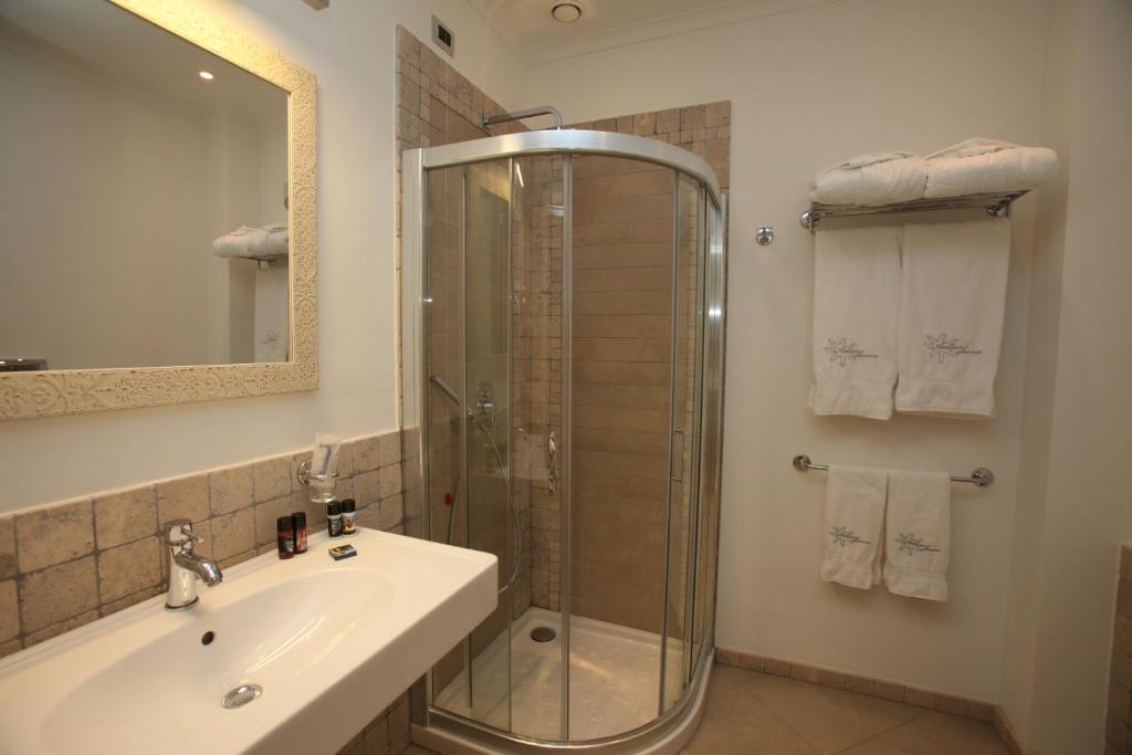 Comfort Double Room with Partial Sea View