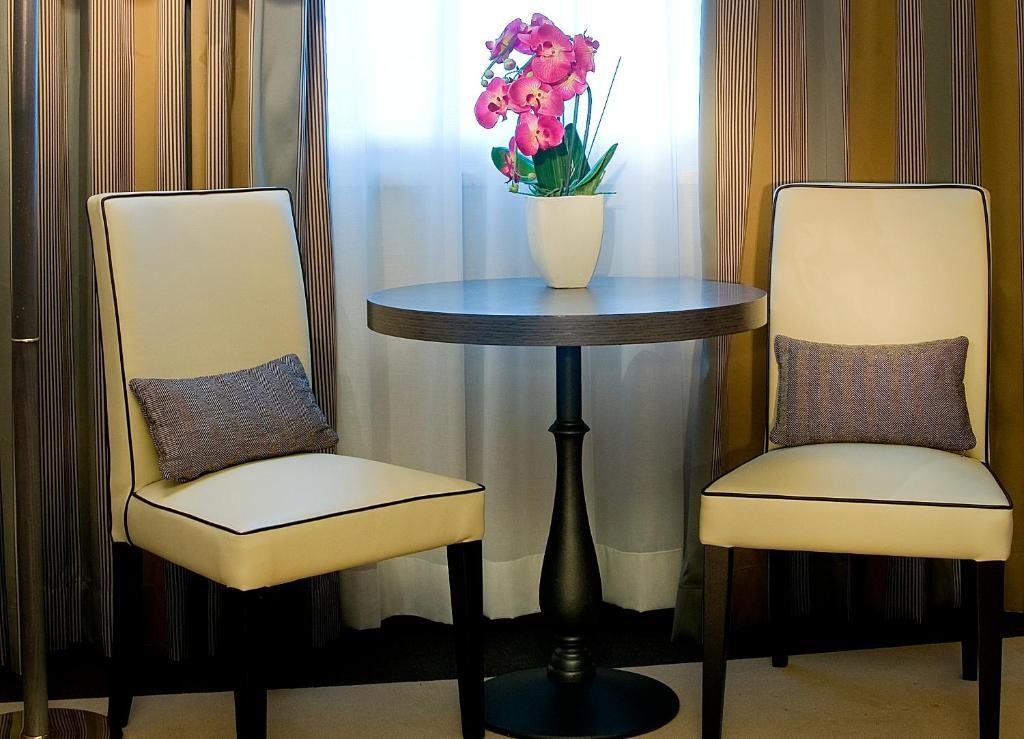 Premium Queen Room with Two Queen Beds,1274732857:JPEG