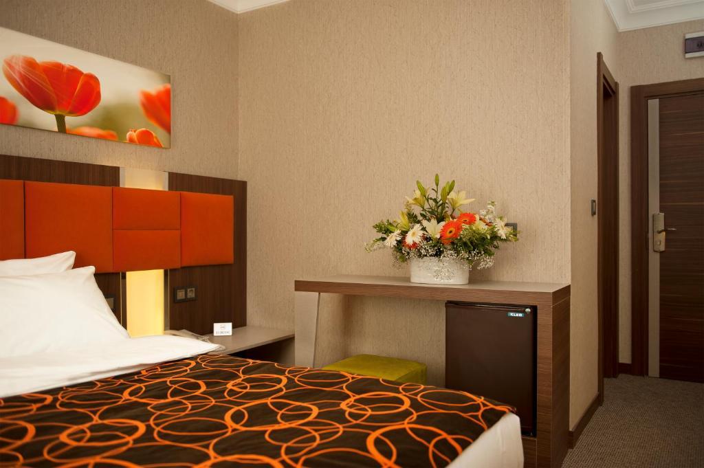 Standard Double or Twin Room,64531471:JPEG