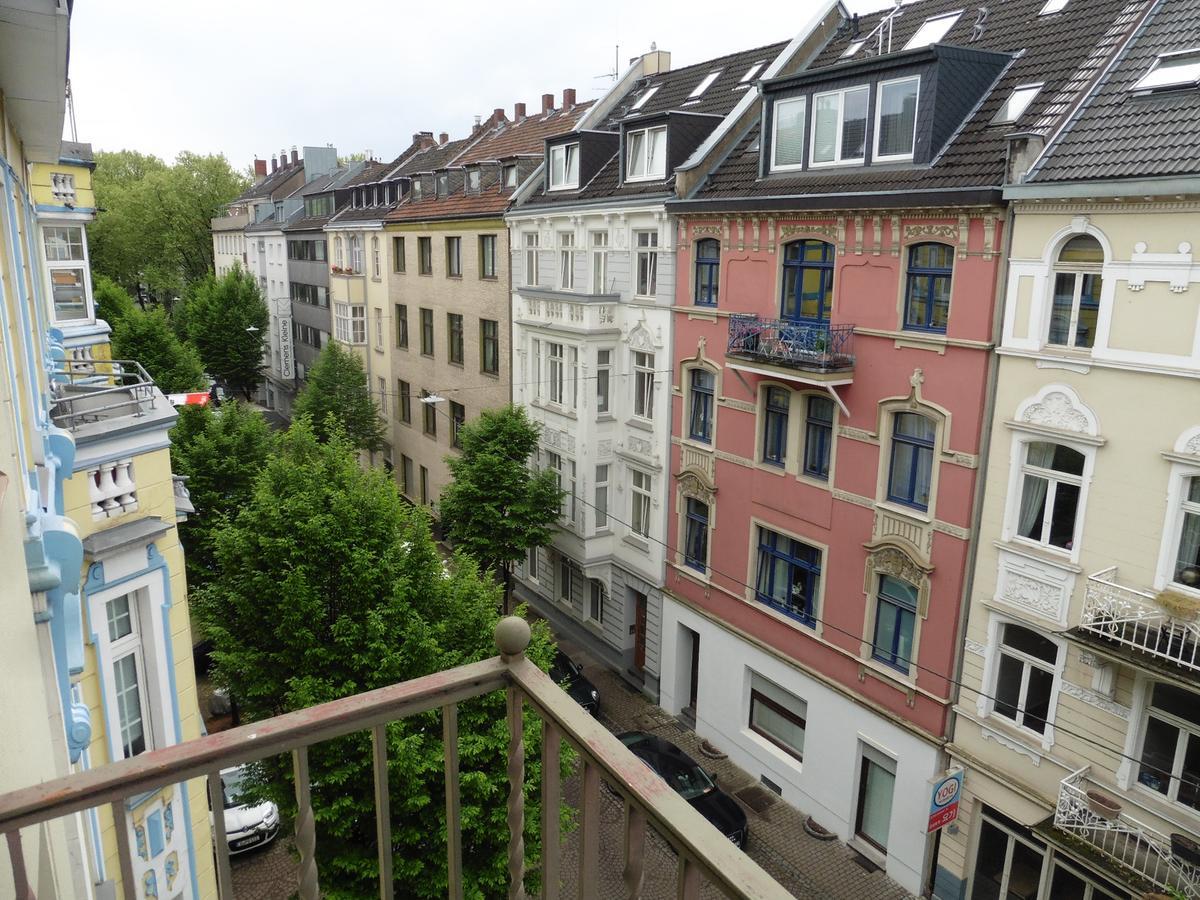 Doppelzimmer mit Balkon und Gemeinschaftsbad