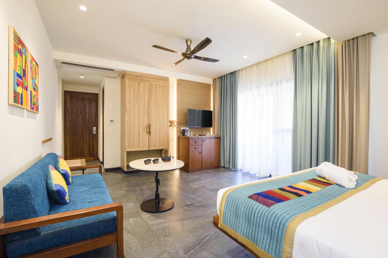 Junior Suite - 15% Food & Soft Beverages discount on A-la-carte - Happy Hours 2 + 1 on House Brand Liquor between 11 AM to 5 PM (till 30th Sep)