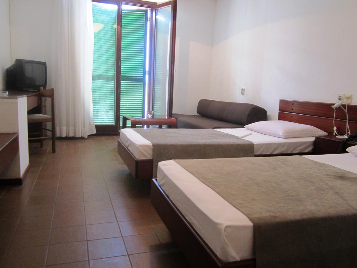 Twin Room with Balcony with Air Condition,646072503:JPEG