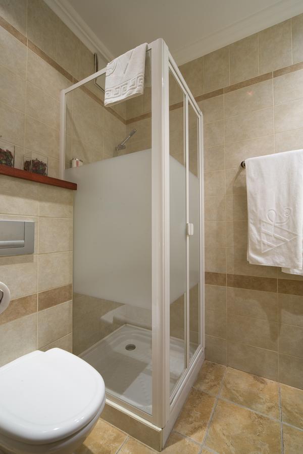 Chambre Double - Vue sur Rue ou Cour
