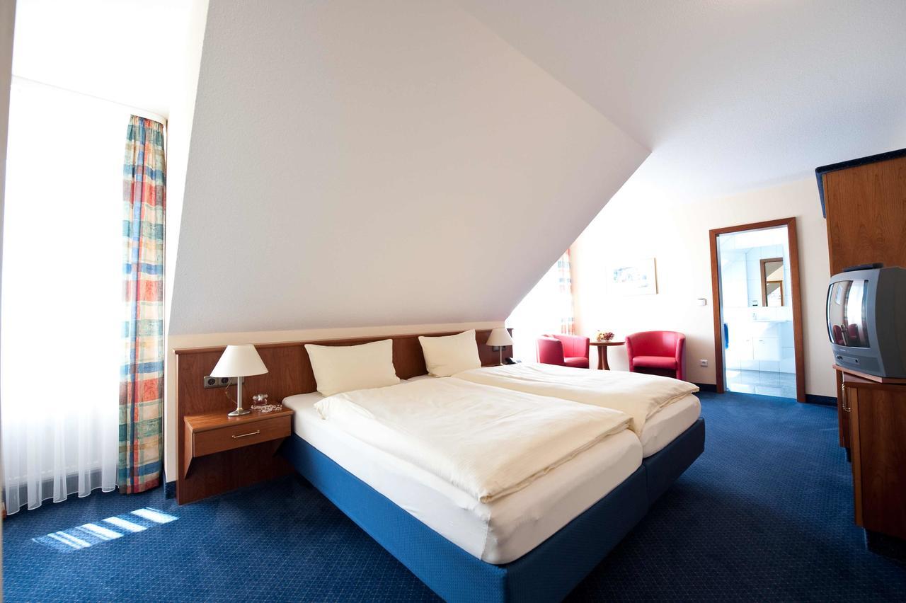 Zimmer mit Kingsize-Bett