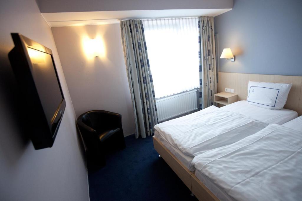 Double or Twin Room,64747339:JPEG