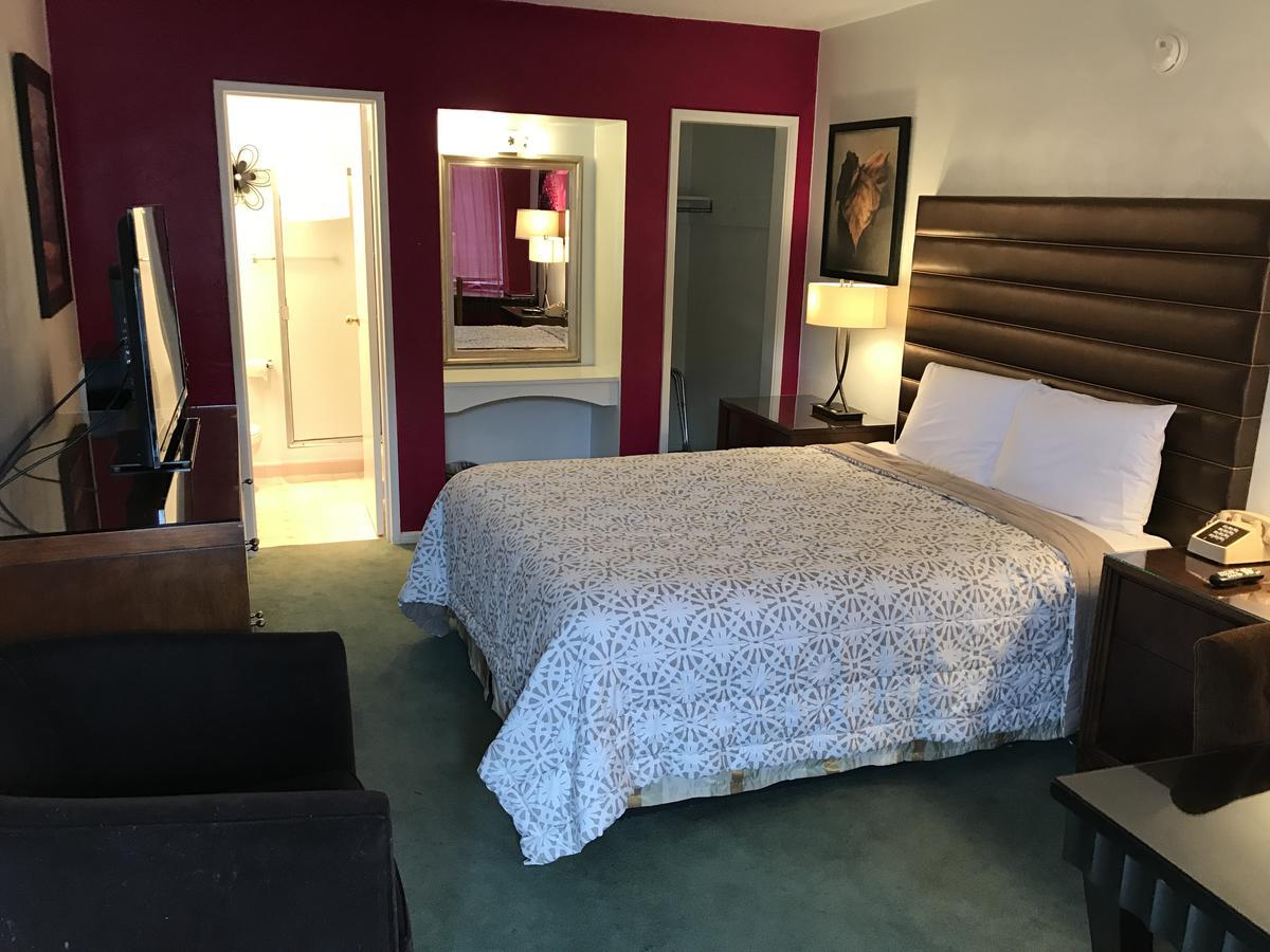 Standard Queen Room
