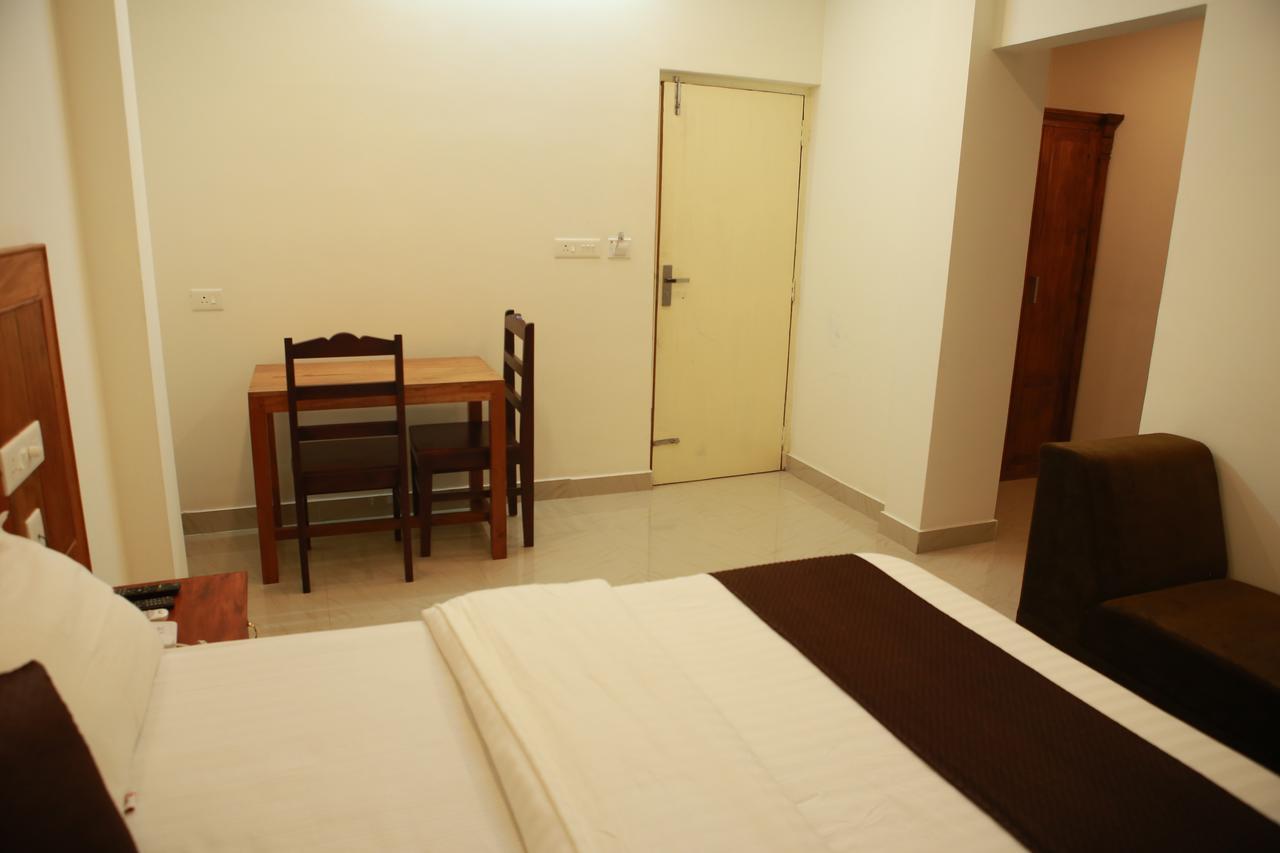 Deluxe Double Room (2 Adults + 1 Child)