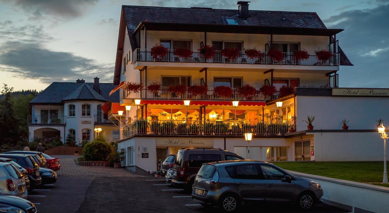 Zimmer mit Queensize-Bett und Balkon