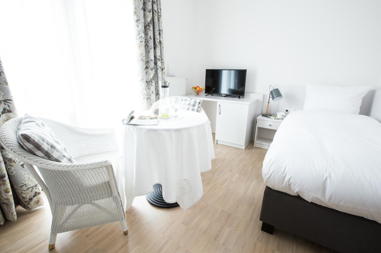 Zweibettzimmer mit Balkon