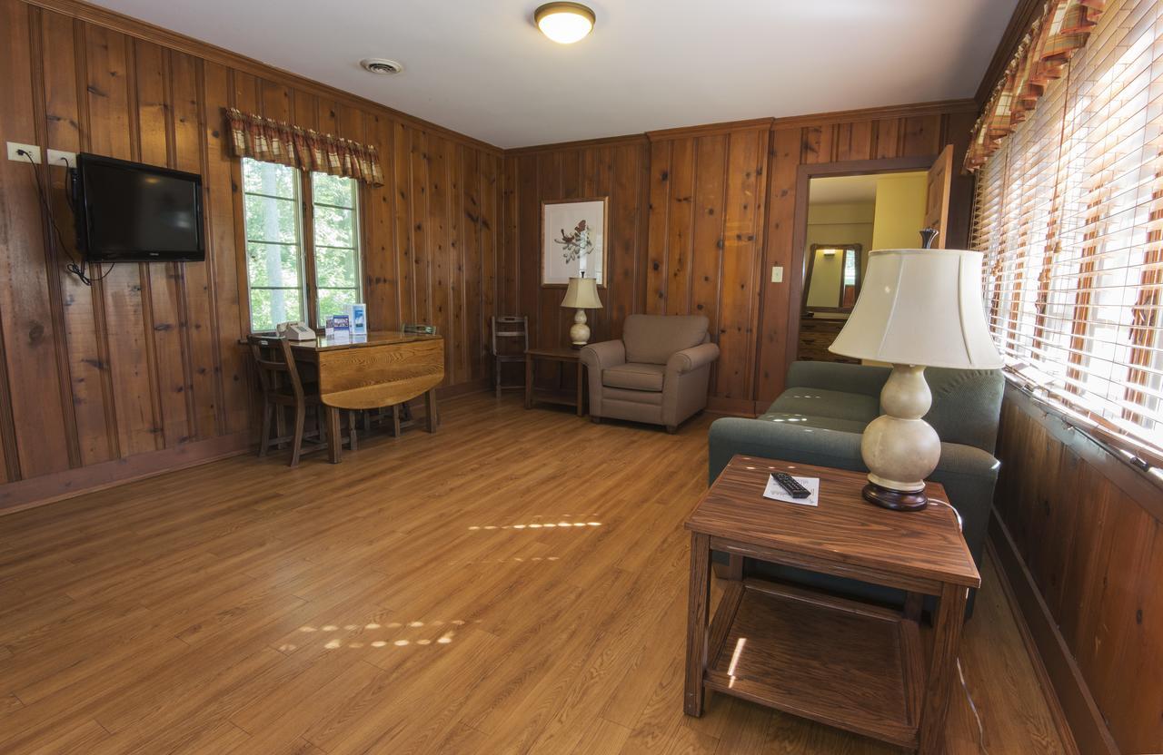 One-Bedroom Cottage with Double Bed