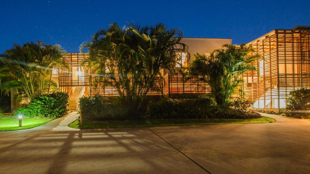 2 Bedroom Beach Home with pool