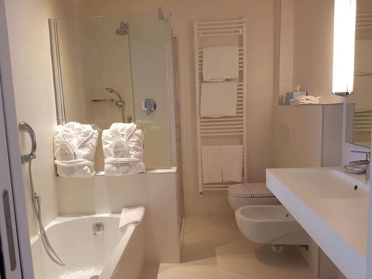 Junior Suite with Lake View