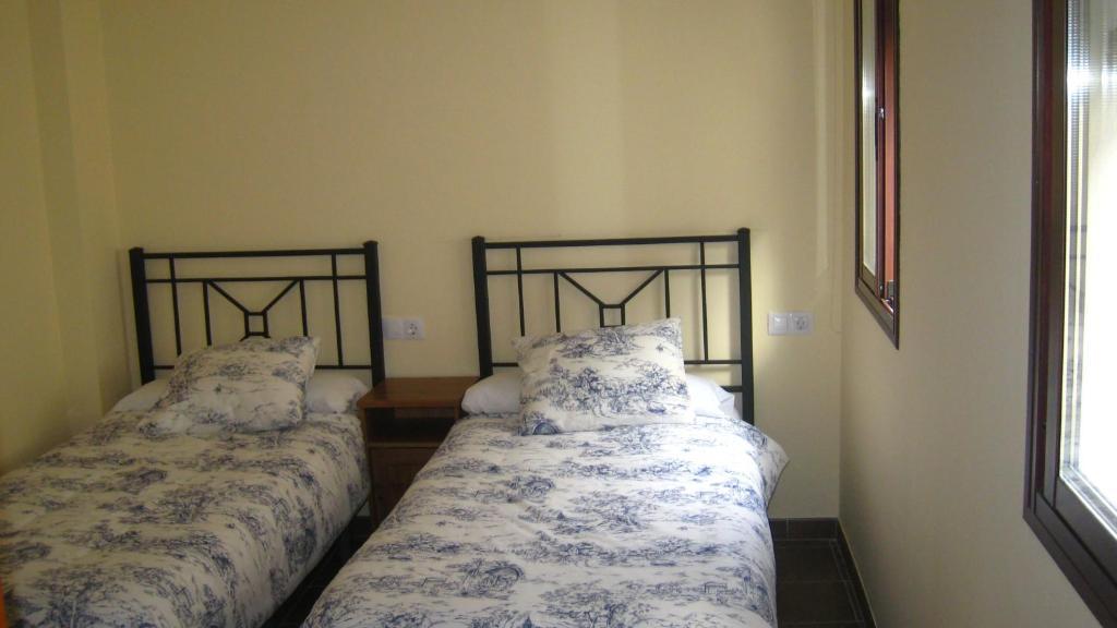 Chambre Lits Jumeaux avec Salle de Bains Commune