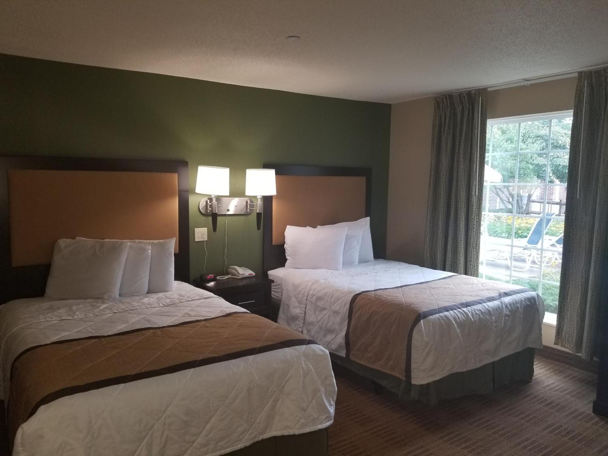 Deluxe Studio with 2 Queen Beds - Non-Smoking