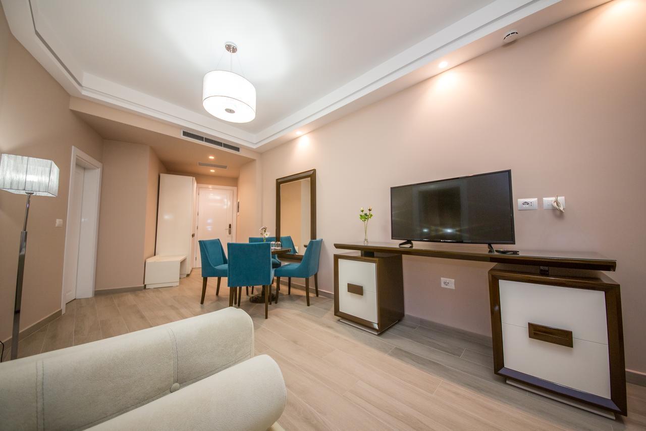 Deluxe Suite with Balcony and Side Sea View