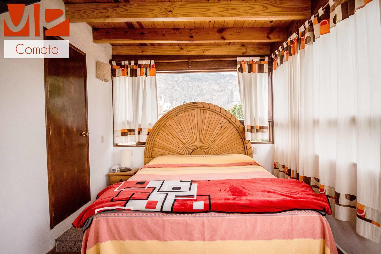 Deluxe Room (2 Adults + 1 Child)