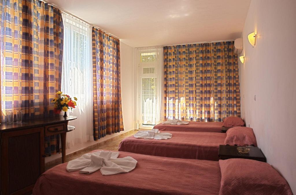 Double Room (2 Adults + 1 Child)