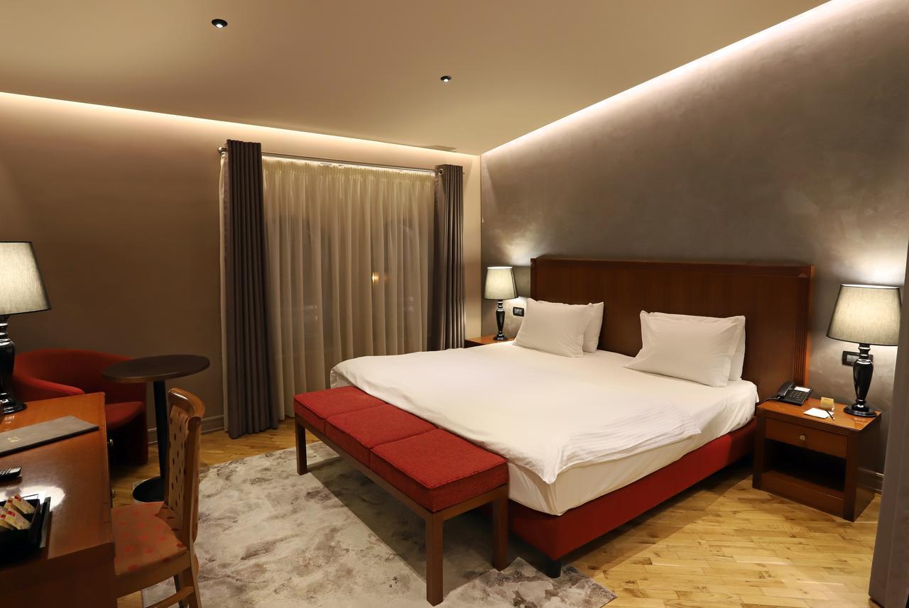 One-Bedroom Suite,653373258:JPEG