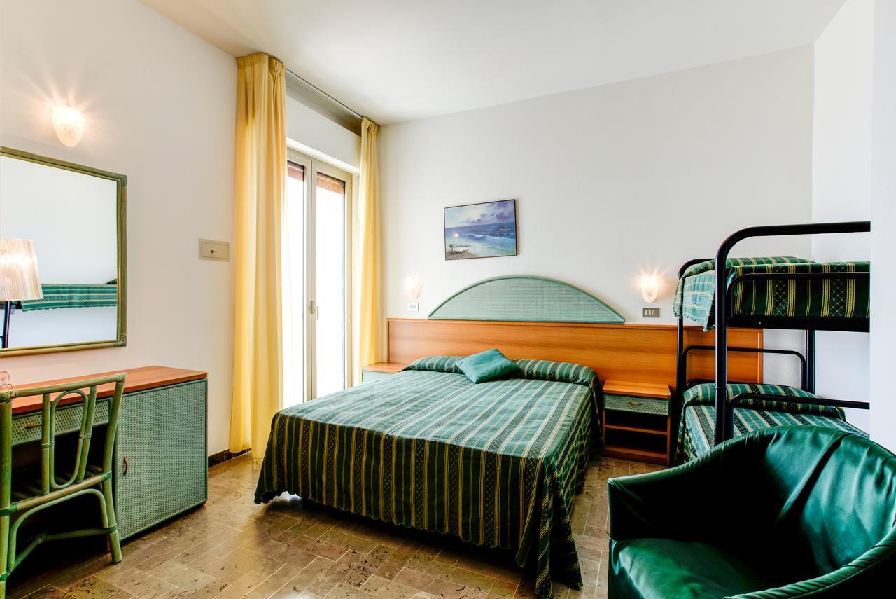 Doppelzimmer mit Balkon (2 Erwachsene + 1 Kind)