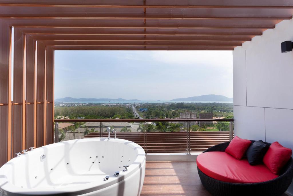 Executive Deluxe Suite with Spa Bath