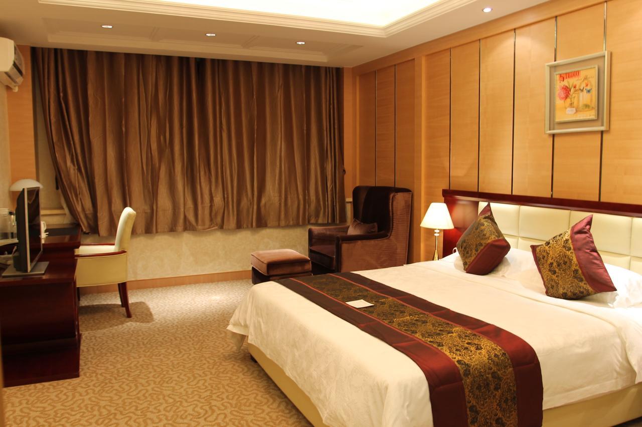 Deluxe Queen Room